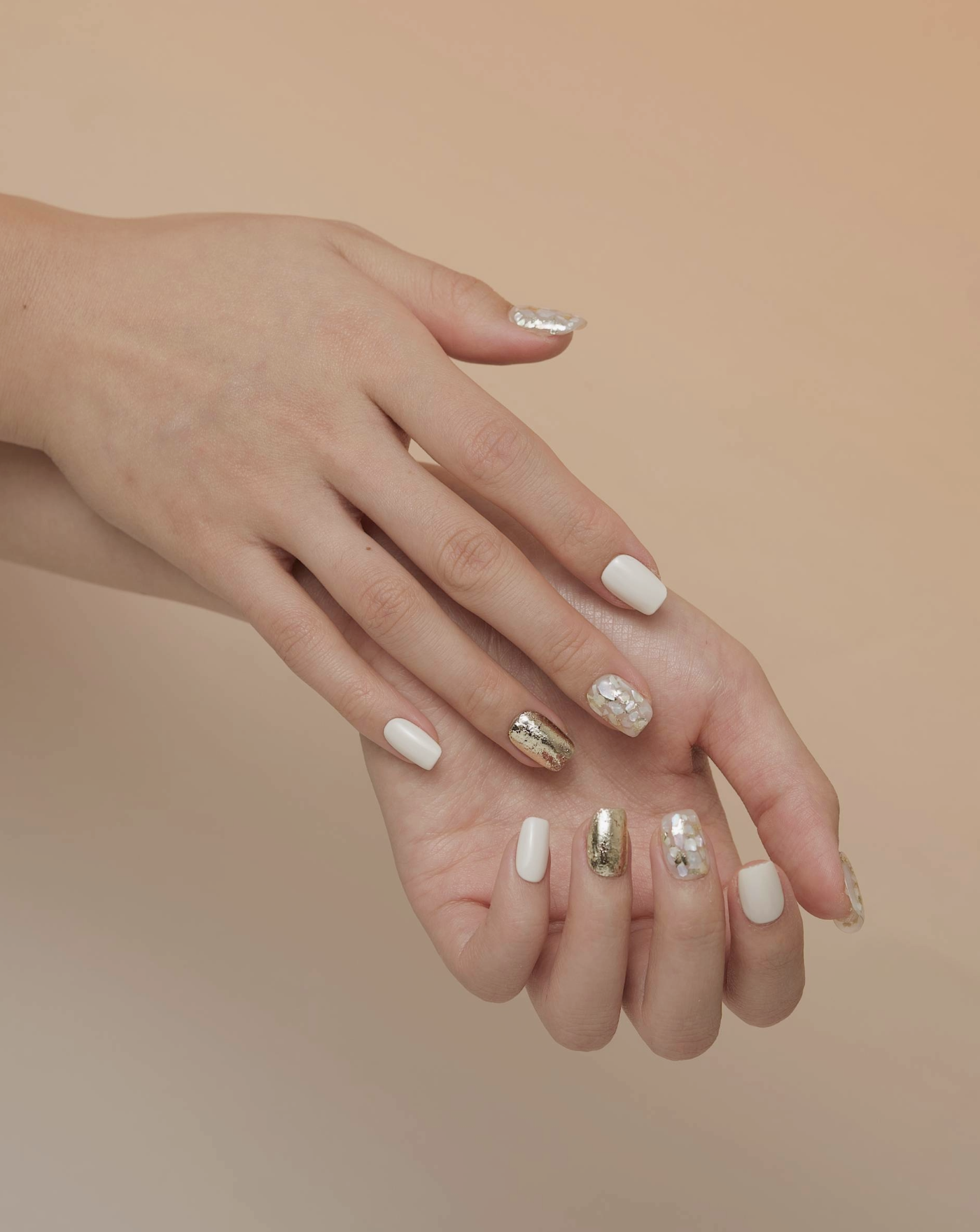 Aloha Hawaii glitter press-on nails — white and gold foil, square shape | Ochic Nails