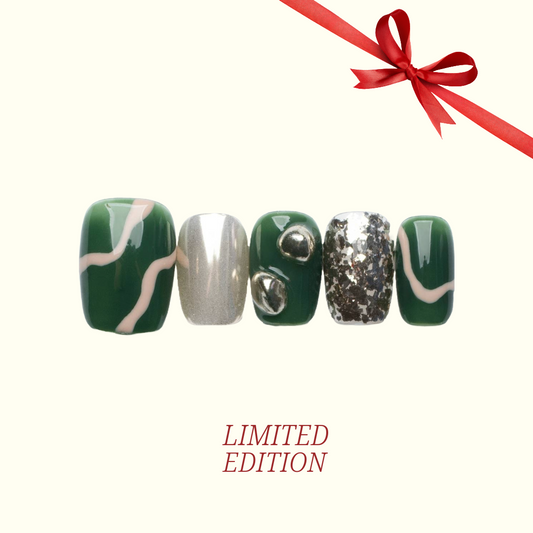 Christmas Tree 3D press-on nails — festive green with glitter nail art | Ochic