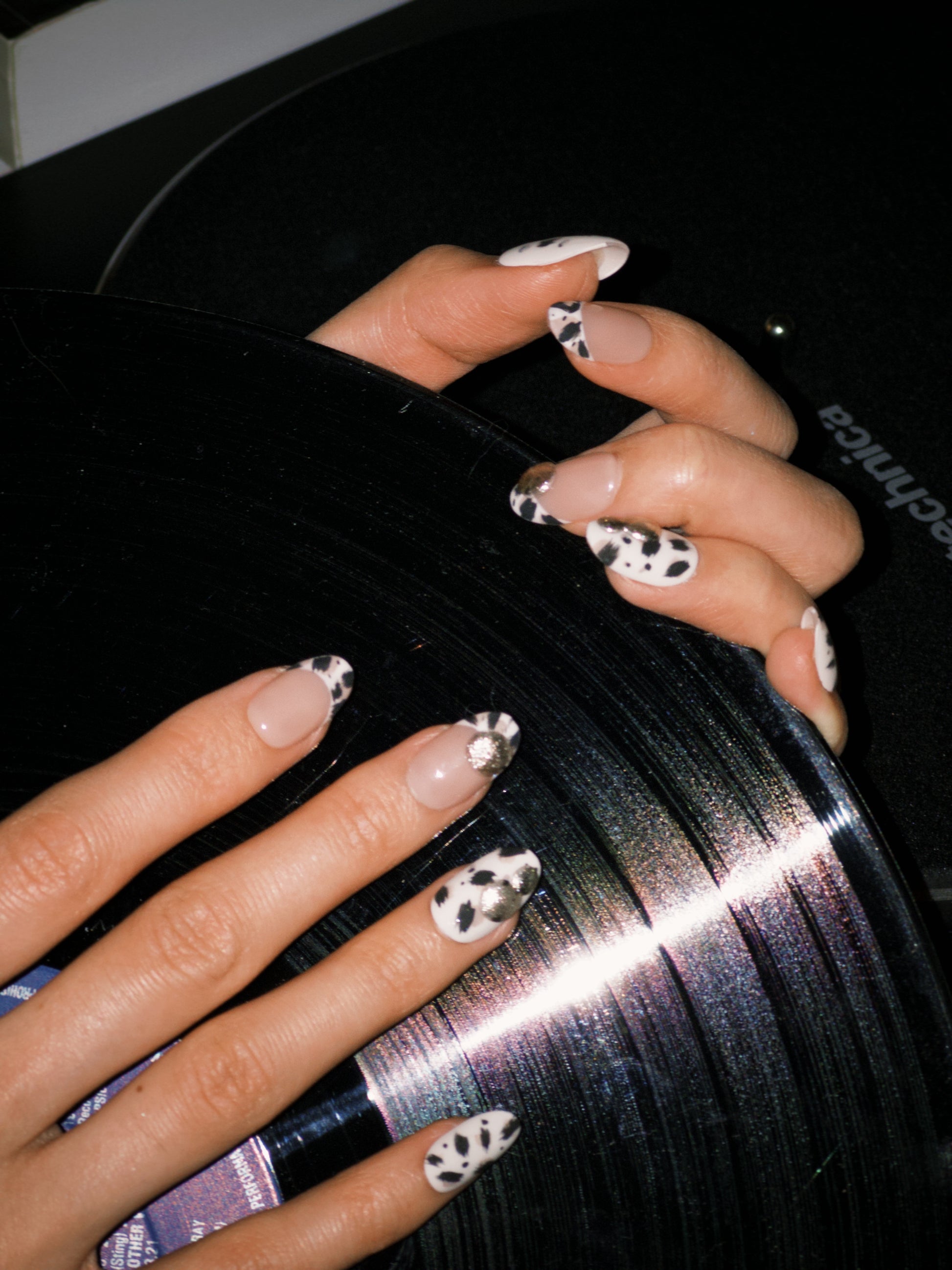 Snow Leopard press-on nails — white with black leopard spots and glitter | Ochic