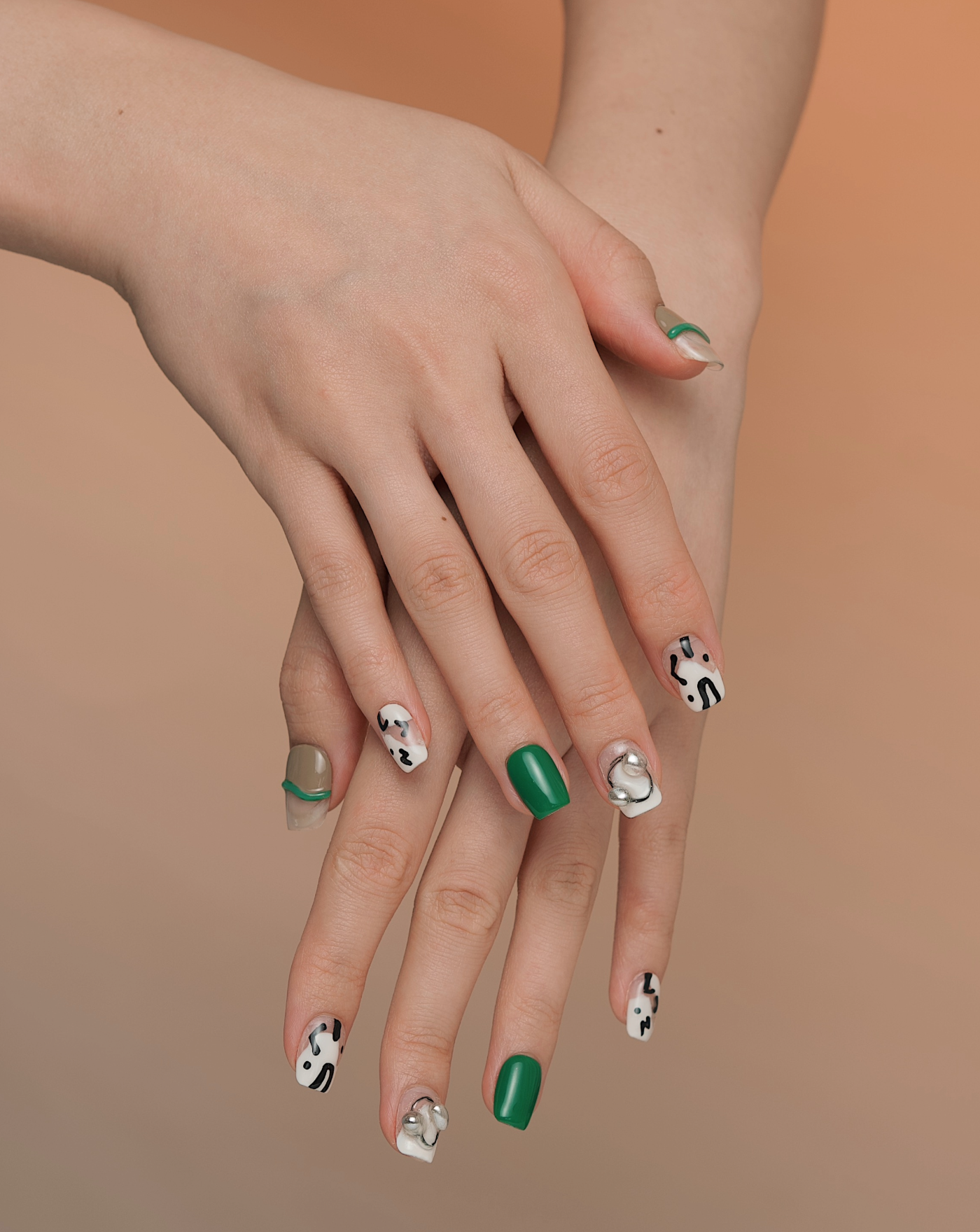 Dutch Roadtrip 3D press-on nails — green grass land, windmills, Netherlands inspired | Ochic