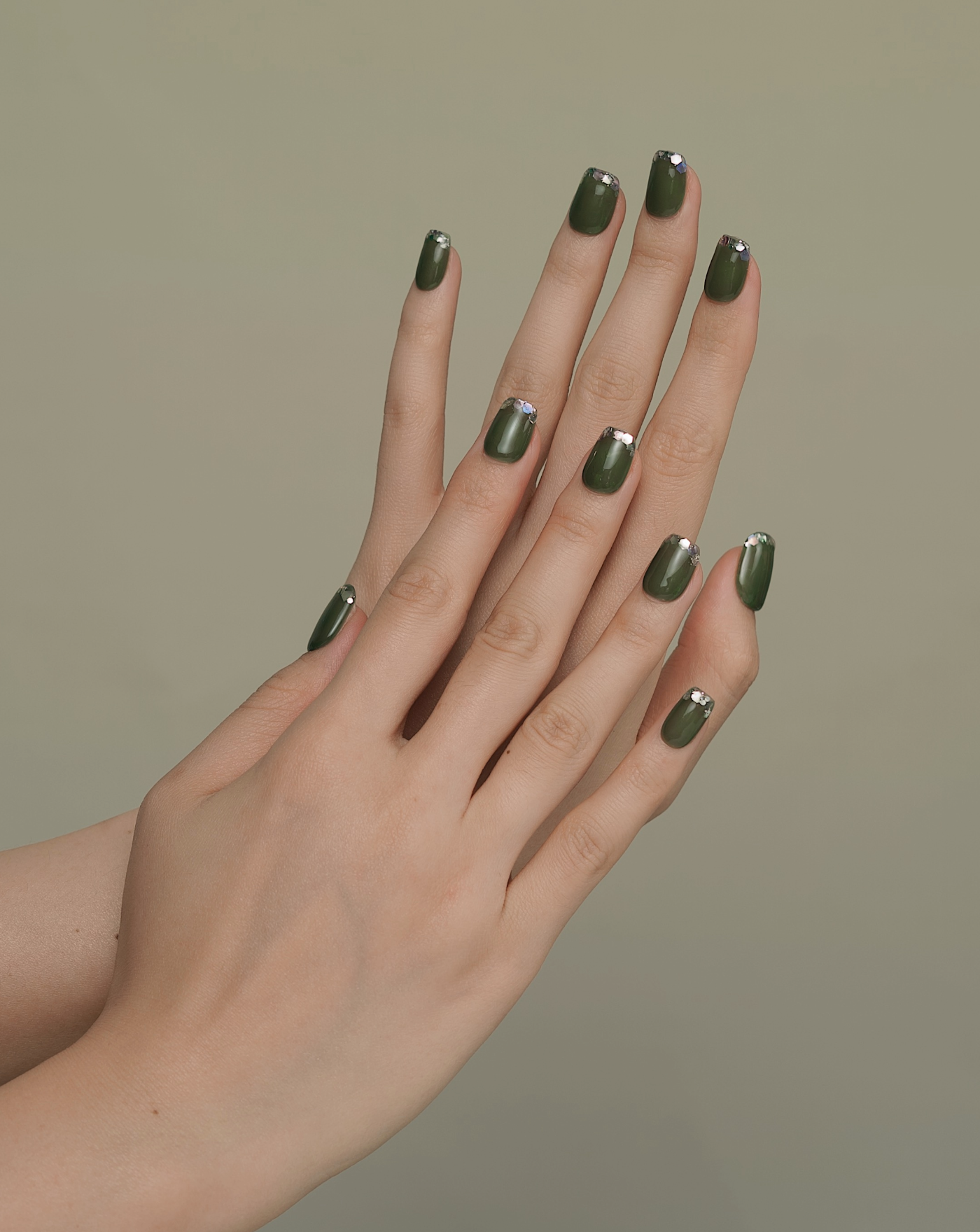 Emerald Green glitter press-on nails — deep jewel green with shimmer | Ochic