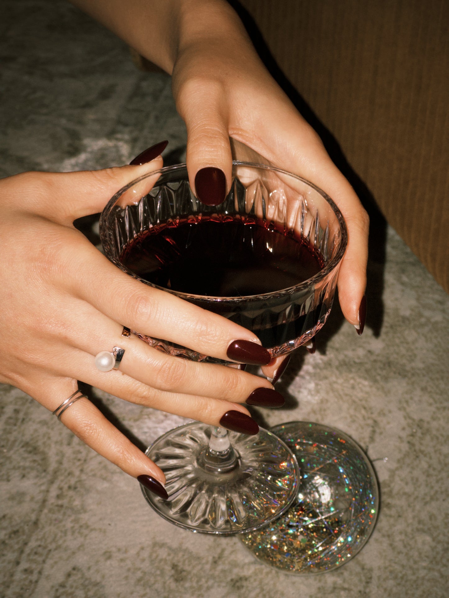 Glühwein single-colour press-on nails — deep burgundy red, almond shape | Ochic