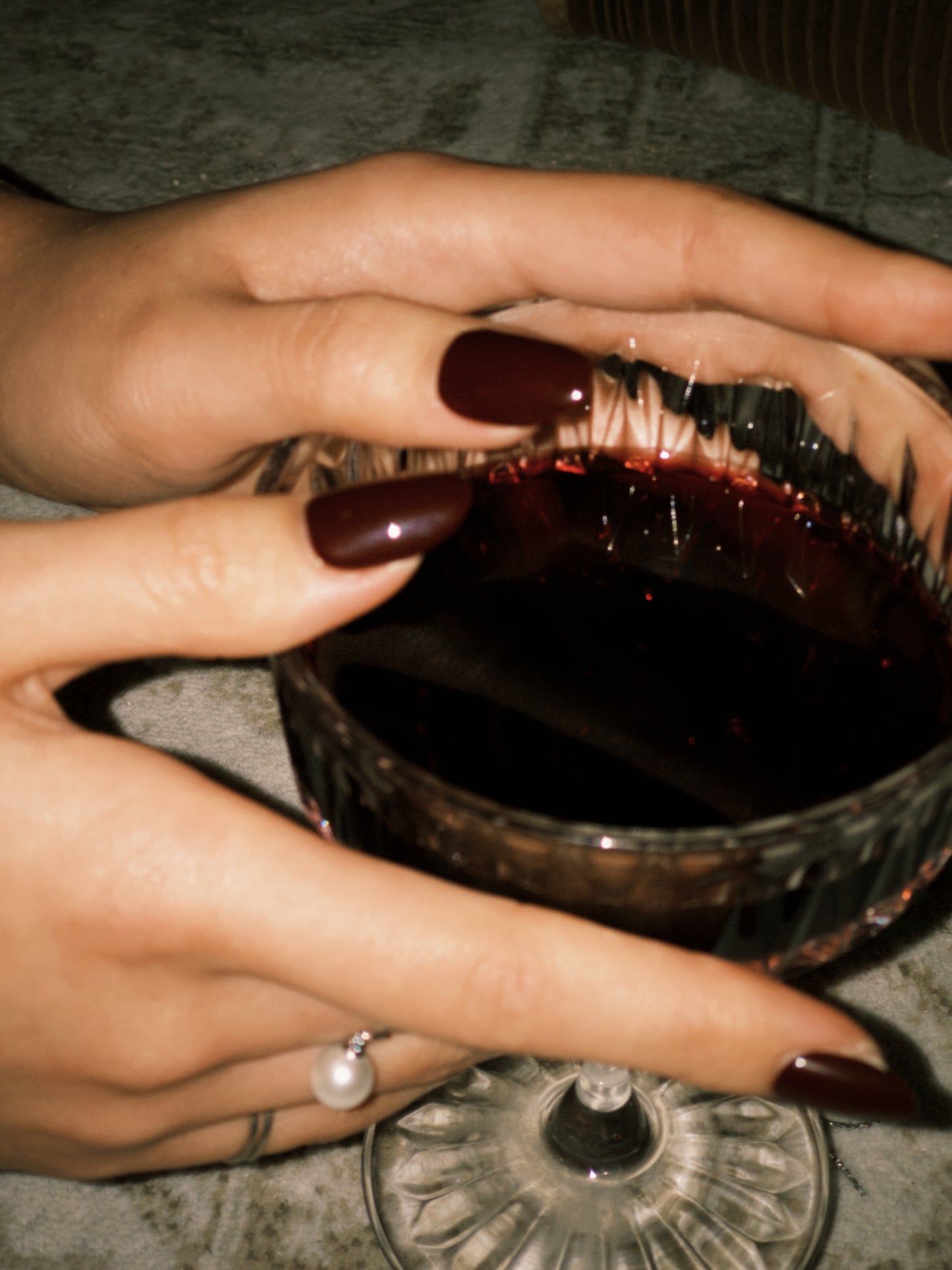 Glühwein single-colour press-on nails — deep burgundy red, almond shape | Ochic