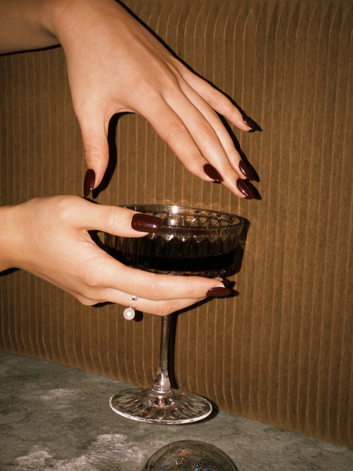Glühwein single-colour press-on nails — deep burgundy red, almond shape | Ochic