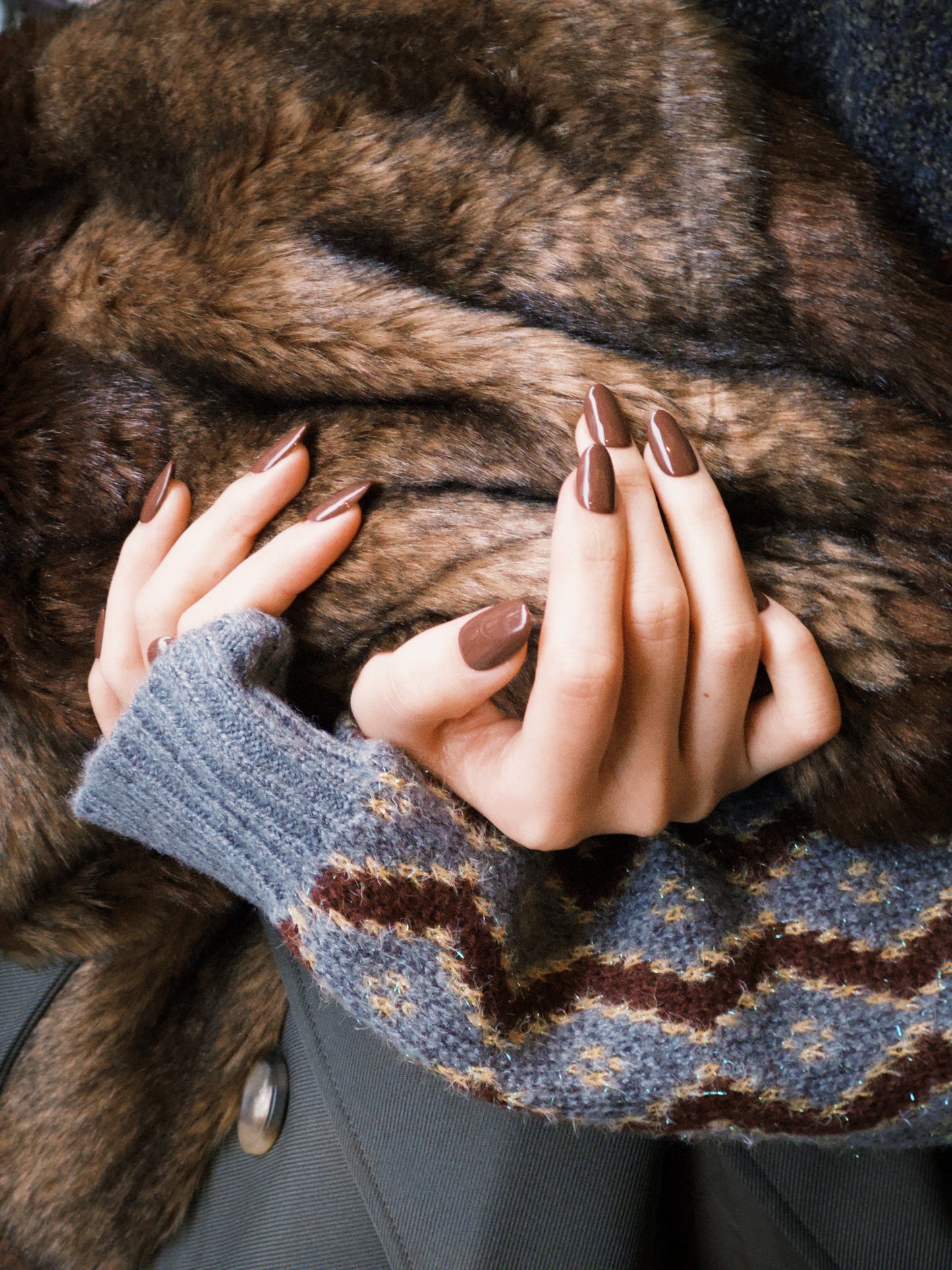 Mocca single-colour press-on nails — warm mocha brown, almond shape | Ochic