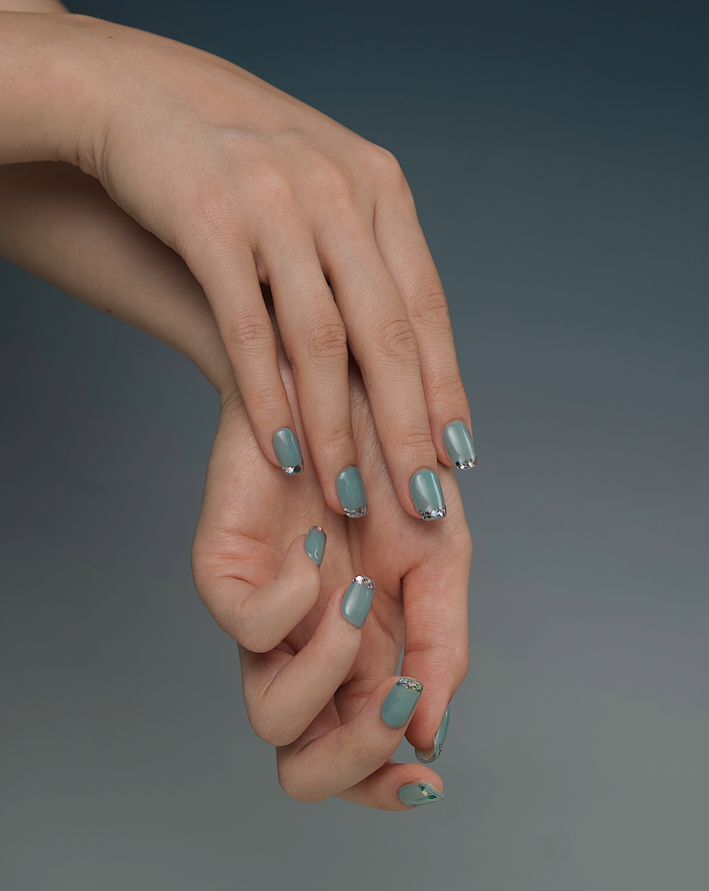 Turquoise Blue glitter press-on nails — Tiffany blue with silver French tip | Ochic
